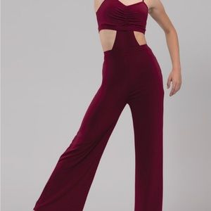 Weissman - Matte jersey jumpsuit w/ruched bust - size MA - cranberry color
